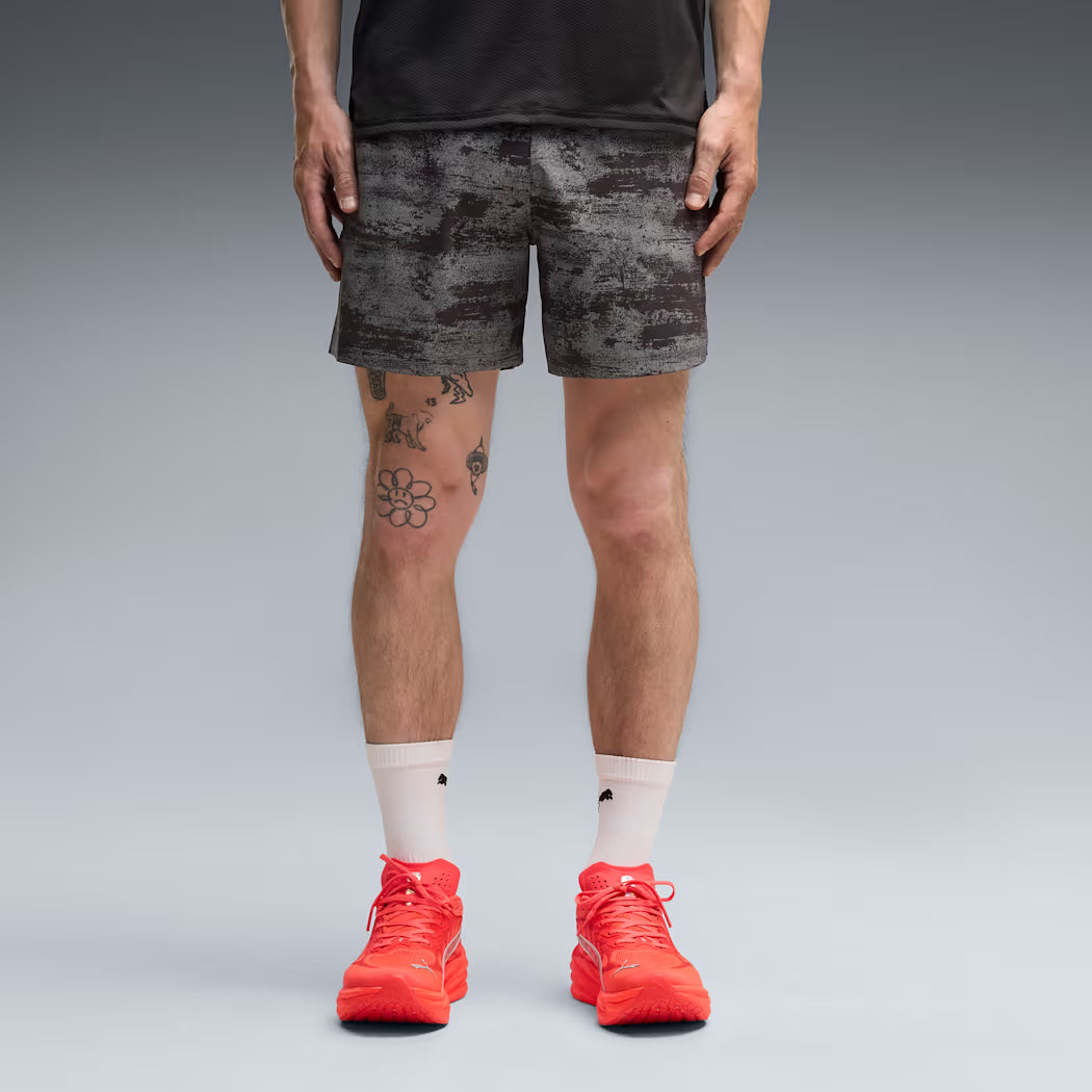 PUMA - SHORT DREAMRUN 5" BRIGHTSTRIPE AOP - MEN