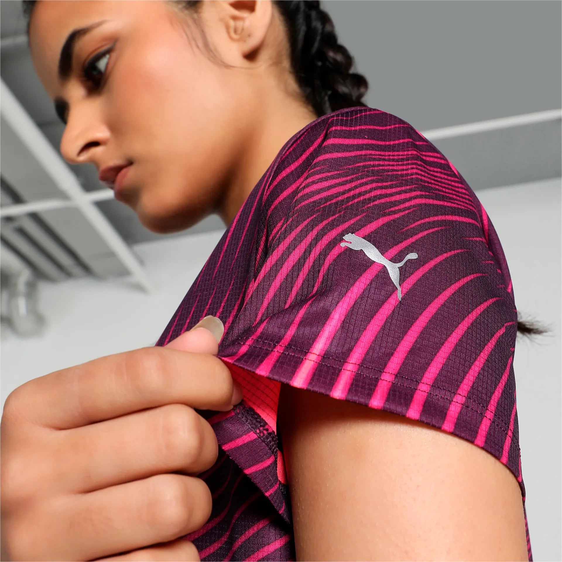 PUMA - RUN FAVORITE AOP TEE - W